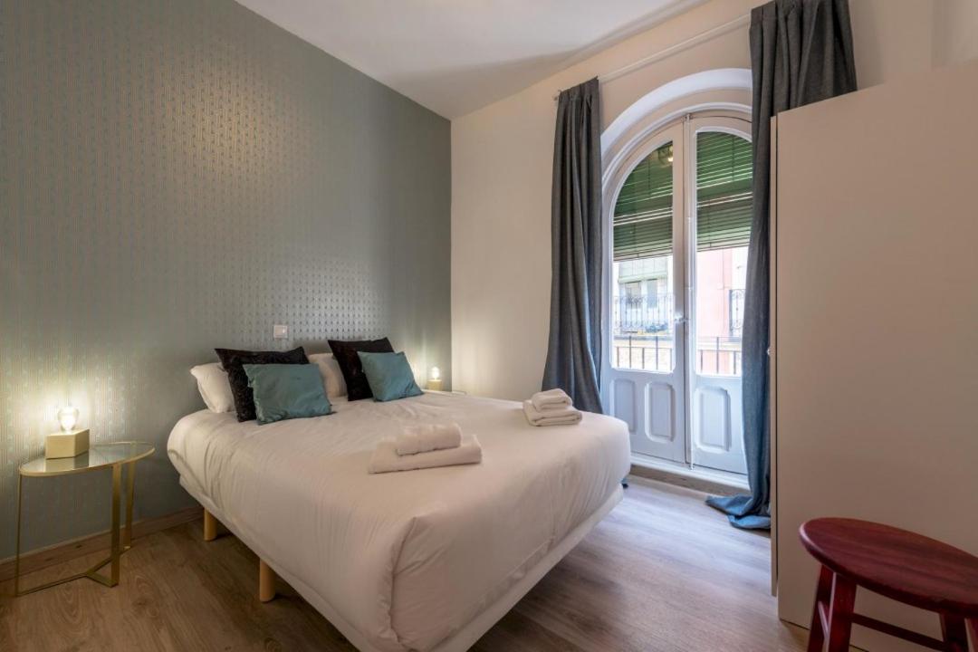3 Bedrooms 1 Bathroom Furnished - Lavapies- Mintystay Madrid Exterior photo